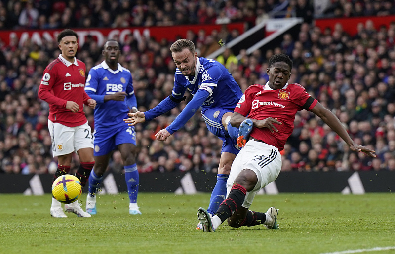 爱游戏体育平台 -尼斯训练开放日，冲刺阶段回应争议引欢呼，荷甲在即，身体对抗强度拉满的简单介绍