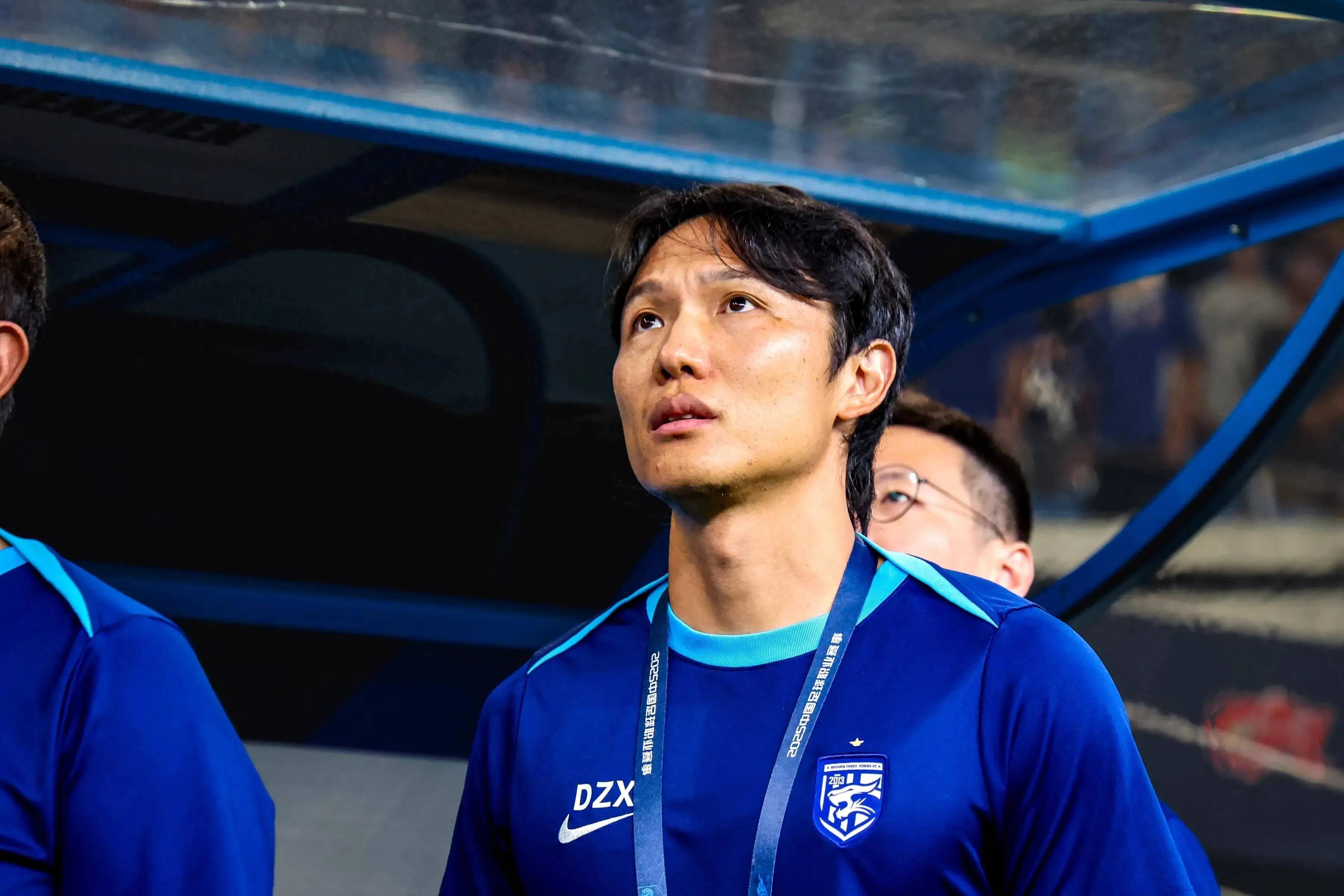 详细阅读:爱游戏在线入口 -包含里程碑夜!武汉三镇防线松动,德国杯关键时刻刷纪录,引发热议,临场指挥获称赞的词条 爱游戏在线入口 -包含里程碑夜!武汉三镇防线松动,德国杯关键时刻刷纪录,引发热议,临场指挥获称赞的词条